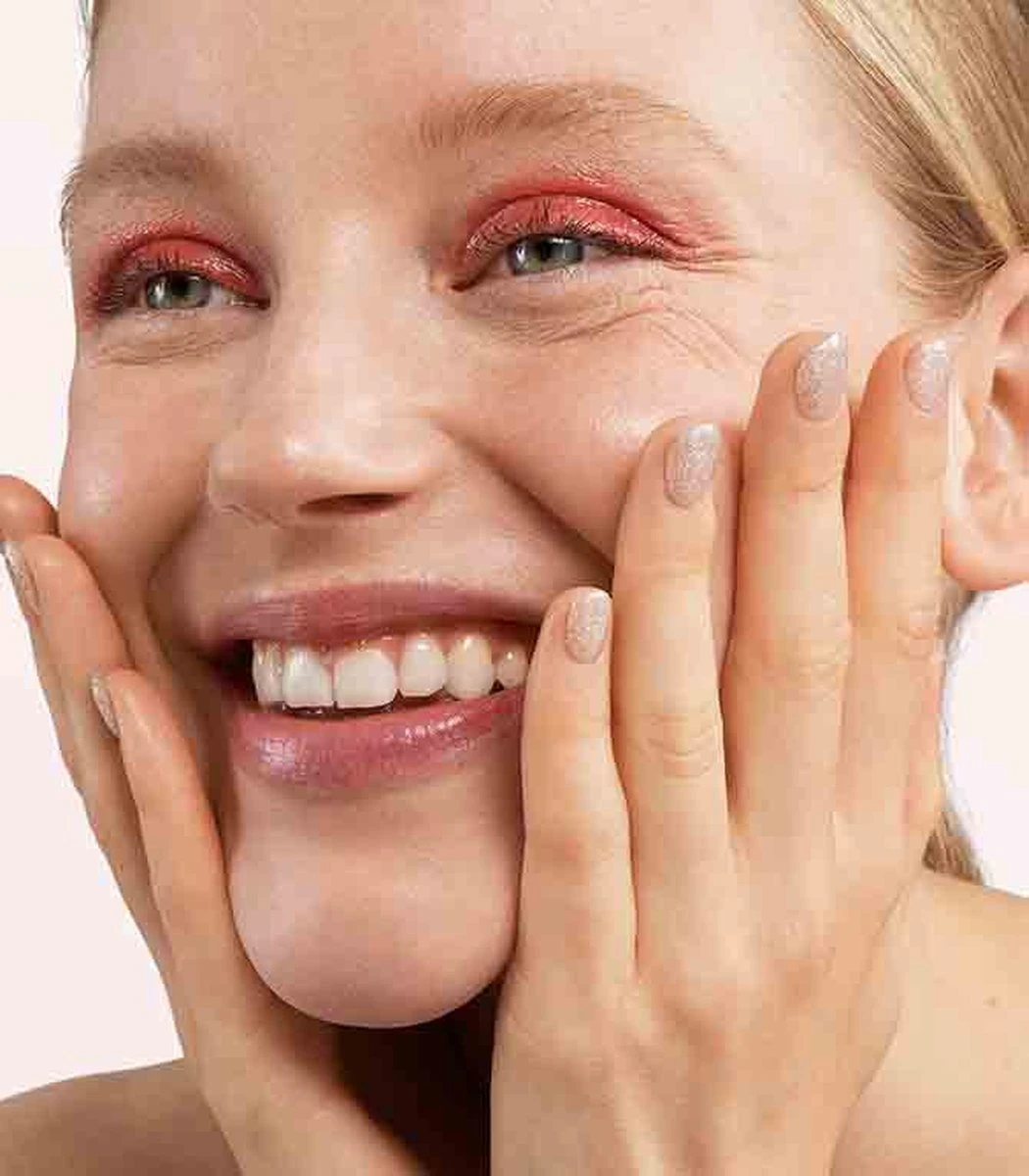 Pink Gellac - Radiant White - Gellak - Vegan - Wit - Glitter Finish - 15 ml Pink Gellac - Radiant White - Gellak - Vegan - Wit - Glitter Finish - 15 Ml -Nagelbenodigdheden 1050x1200 145