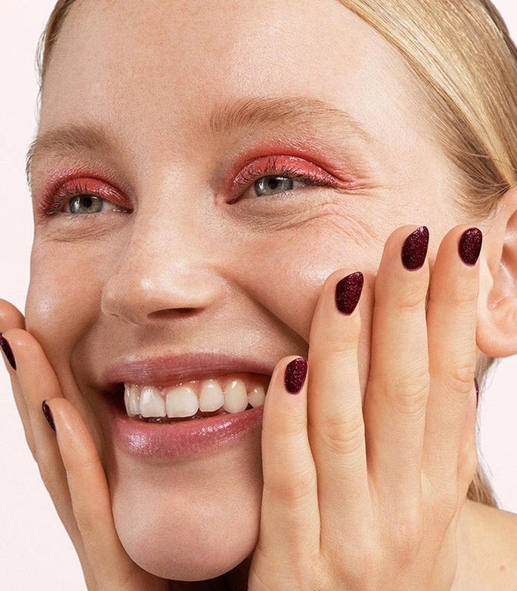 Pink Gellac - Dramatic Red - Gellak - Vegan - Rood - Shimmer Finish - 15 ml Pink Gellac - Dramatic Red - Gellak - Vegan - Rood - Shimmer Finish - 15 Ml -Nagelbenodigdheden 1050x1200 203