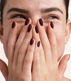 Pink Gellac - Sangria Red - Gellak - Vegan - Donkerrood - Creamy Finish - 15 Ml 4 Pink Gellac - Sangria Red - Gellak - Vegan - Donkerrood - Creamy Finish - 15 Ml -Nagelbenodigdheden 1050x1200 206