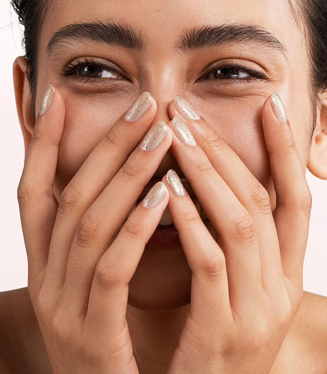 Pink Gellac - Diva Gold - Gellak - Vegan - Goud - Glitter - 15ml Pink Gellac - Diva Gold - Gellak - Vegan - Goud - Glitter - 15ml -Nagelbenodigdheden 1050x1200 40