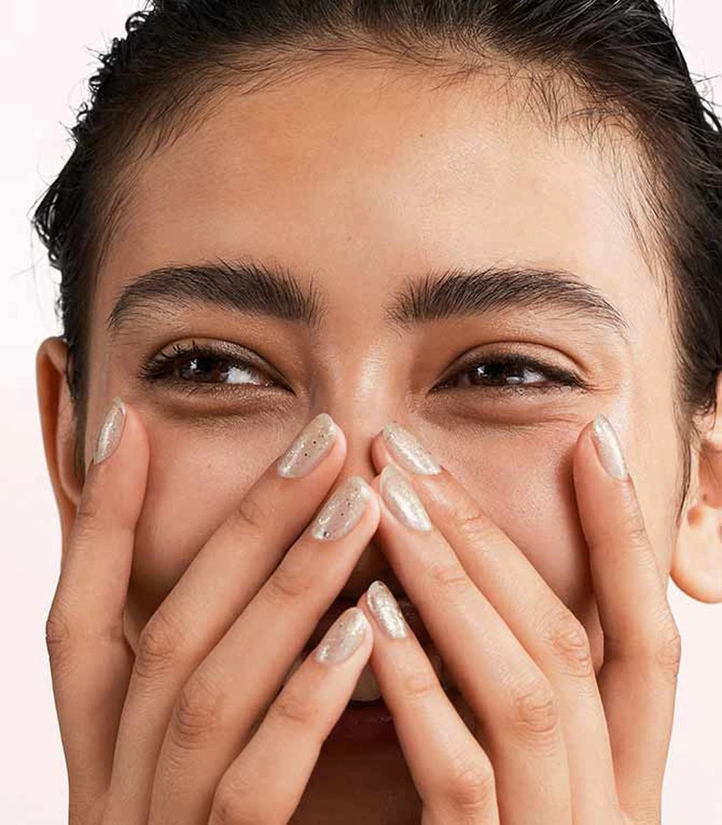 Pink Gellac - Diva Gold - Gellak - Vegan - Goud - Glitter - 15ml Pink Gellac - Diva Gold - Gellak - Vegan - Goud - Glitter - 15ml -Nagelbenodigdheden 1050x1200 41