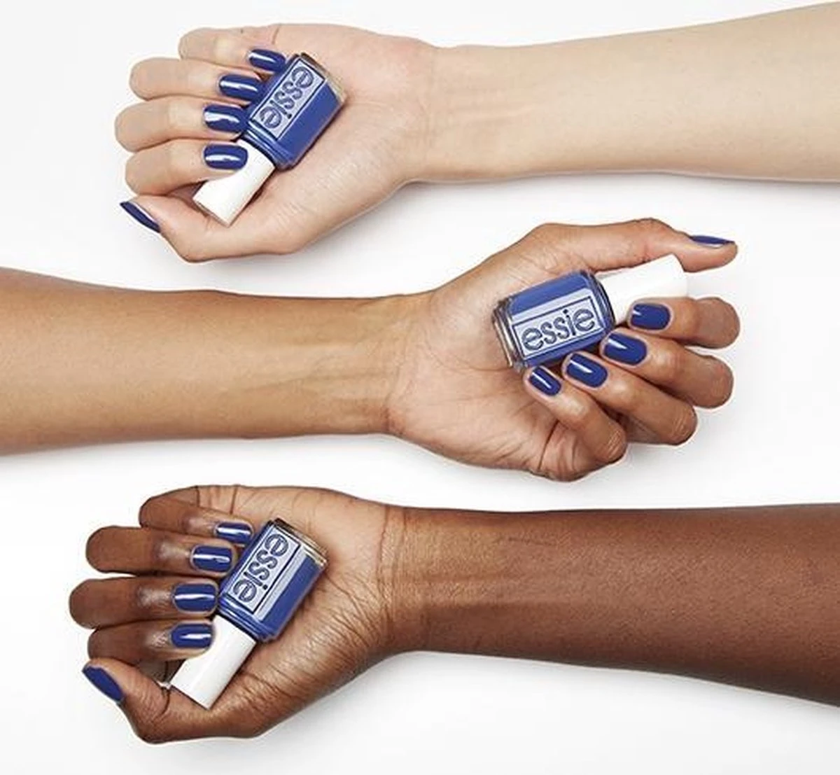 Essie fall 2020 limited edition - 731 waterfall in love - blauw - glanzende nagellak - 13,5 ml Essie Fall 2020 Limited Edition - 731 Waterfall In Love - Blauw - Glanzende Nagellak - 13,5 Ml -Nagelbenodigdheden