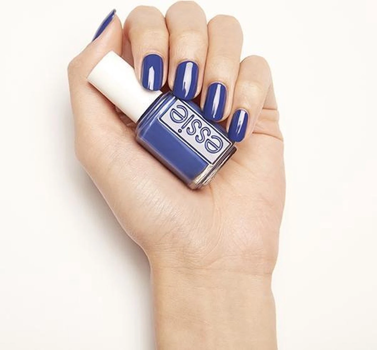 Essie fall 2020 limited edition - 731 waterfall in love - blauw - glanzende nagellak - 13,5 ml Essie Fall 2020 Limited Edition - 731 Waterfall In Love - Blauw - Glanzende Nagellak - 13,5 Ml -Nagelbenodigdheden