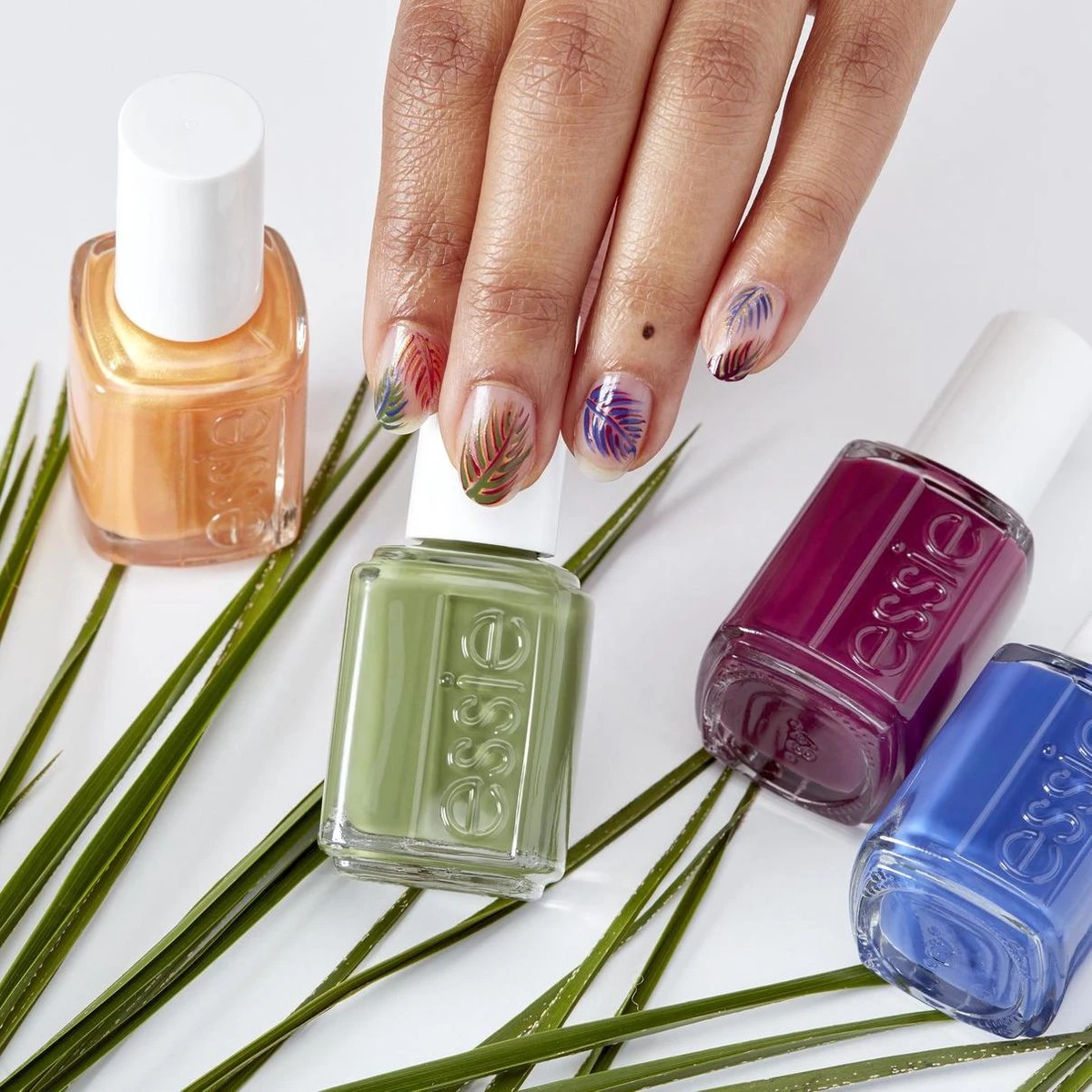 Essie fall 2020 limited edition - 731 waterfall in love - blauw - glanzende nagellak - 13,5 ml Essie Fall 2020 Limited Edition - 731 Waterfall In Love - Blauw - Glanzende Nagellak - 13,5 Ml -Nagelbenodigdheden 1200x1200 268