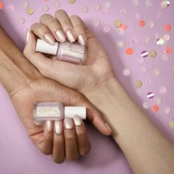 Essie Cadeaucollectie - 633 Cheers Up - Zachtroze Nagellak Met Parelmoer Finish - 13,5 Ml 14 Essie Cadeaucollectie - 633 Cheers Up - Zachtroze Nagellak Met Parelmoer Finish - 13,5 Ml -Nagelbenodigdheden 1200x1200 443