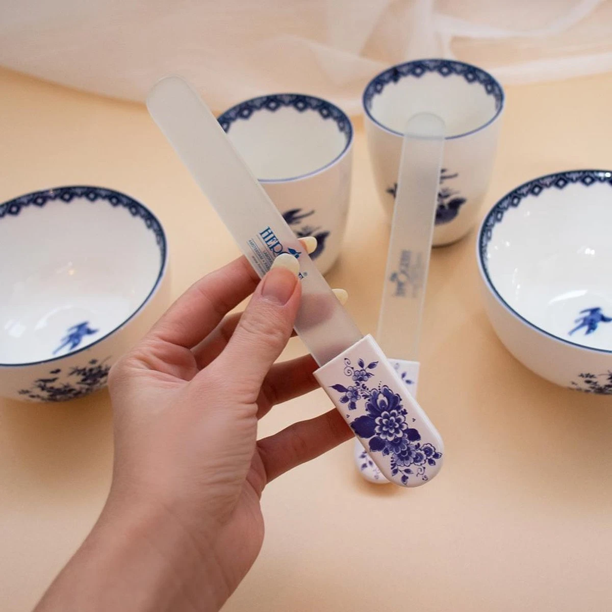 Herome Glazen Nagelvijl Glasvijl Delfts Blauw - Limited Edition - Onslijtbare Nagelvijl - Voorkomt Splijten en Haakjes Herome Glazen Nagelvijl Glasvijl Delfts Blauw - Limited Edition - Onslijtbare Nagelvijl - Voorkomt Splijten En Haakjes -Nagelbenodigdheden 1200x1200 965