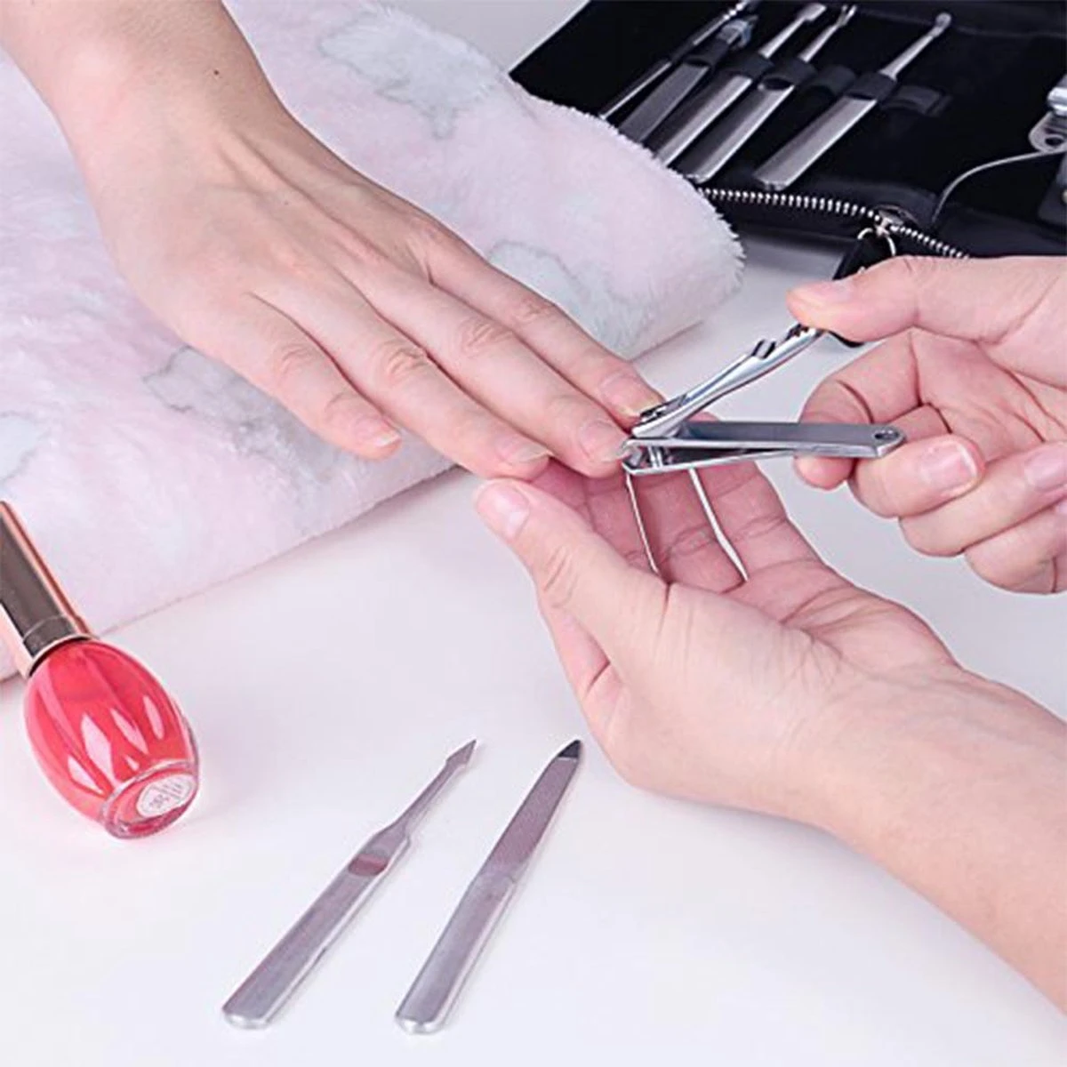 Luxe Manicure en Pedicure Set - 12-delige Nagelverzorging - Manicureset met Nagelknipper - Nagelschaar - Incl. Opbergetui Merkloos Luxe Manicure En Pedicure Set - 12-delige Nagelverzorging - Manicureset Met Nagelknipper - Nagelschaar - Incl. Opbergetui -Nagelbenodigdheden 1200x1200 969