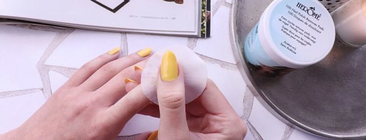 Herome Nagellakremover pads - Nagellakverwijderaar Pads - Acetonvrij, Mild Reinigend en Droogt Niet Uit - handig voor onderweg Travelsize- 30 pads Herome Nagellakremover Pads - Nagellakverwijderaar Pads - Acetonvrij, Mild Reinigend En Droogt Niet Uit - Handig Voor Onderweg Travelsize- 30 Pads -Nagelbenodigdheden