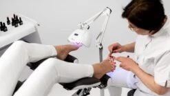 SUNfeet UV Lamp Op Statief - Lamp Voor Gelnagels 80W - LED Lamp Nagels - Gellak Lamp - Nageldroger - Wit -Nagelbenodigdheden 1200x674 1