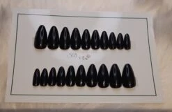 SD Press On Nails - B-Series - Plaknagels - Nagelset 20 Nagels - B49 - Zwart - Gellak - Nagellak - Lang Stiletto Nageltips - Nepnagels Met Lijm - Kunstnagels - Nail Art - Handmade - Valse Nagels - Nagelvijl - Accessoires - Lange Nagels - Zwarte Nagel -Nagelbenodigdheden 1200x785